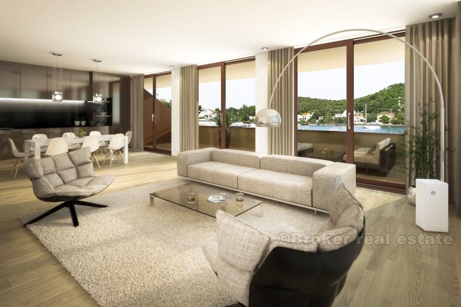 Čtyři apartmány, první řada k moři