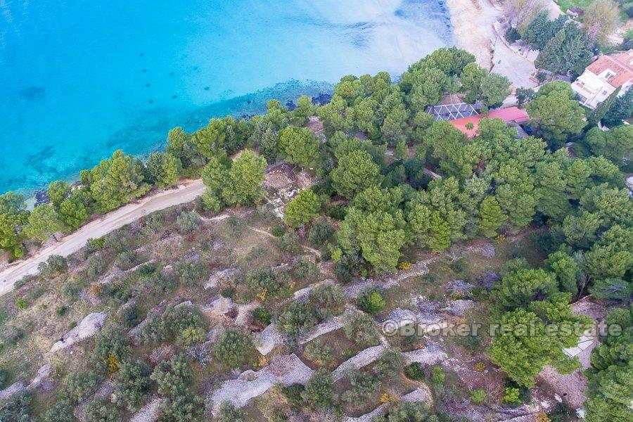 Attraente terreno edificabile vicino al mare, in vendita