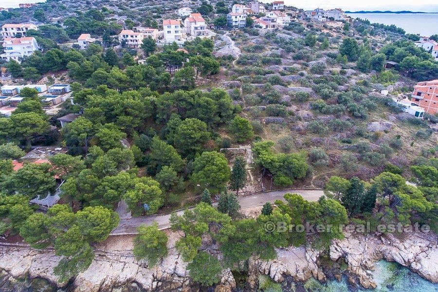 Attraente terreno edificabile vicino al mare, in vendita