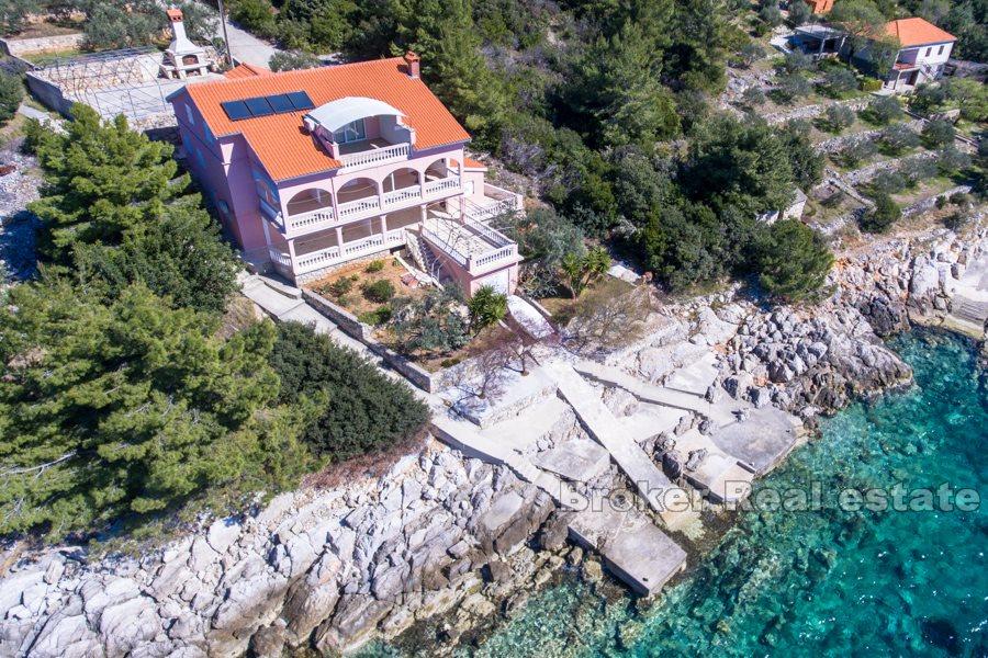 Samostojeća kuća uz more