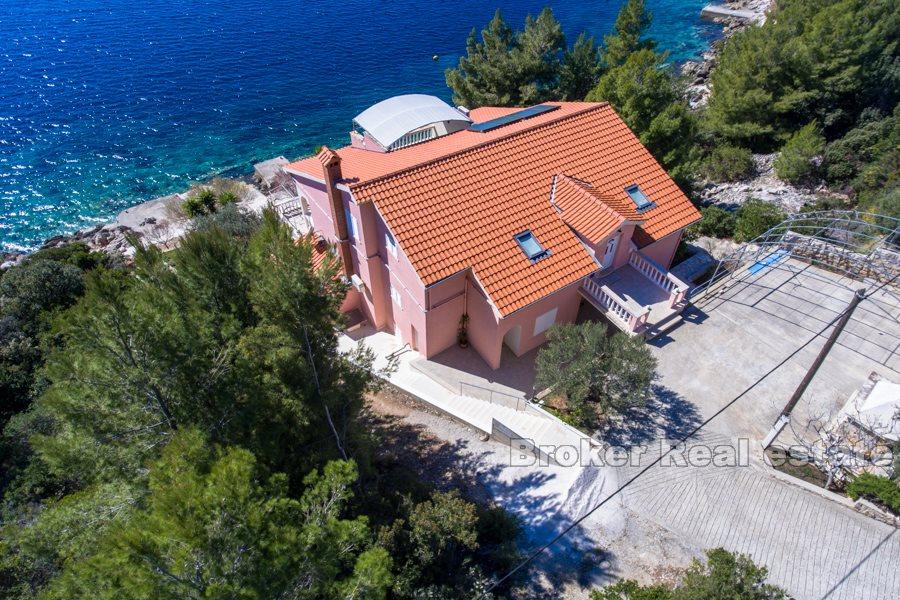 Samostojeća kuća uz more