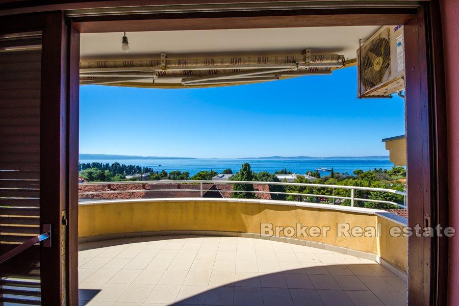 Three bedroom apartment with open sea view