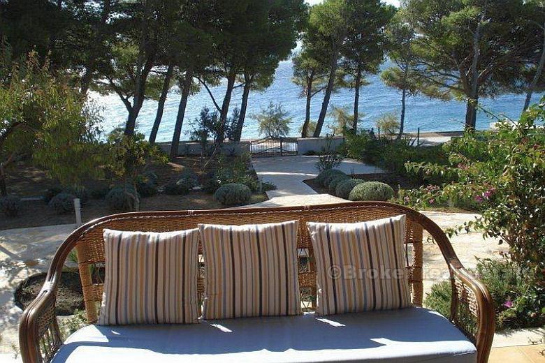 Maison / villa, première rangée de la mer, sur la promenade