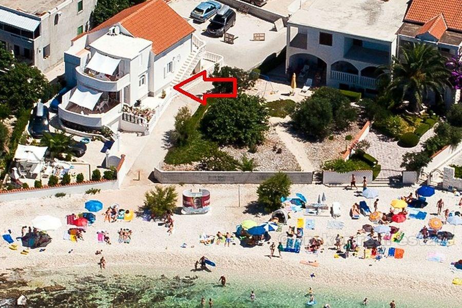 Hus / Villa i Rogoznica, på en sandstrand med utsikt over havet, for salg