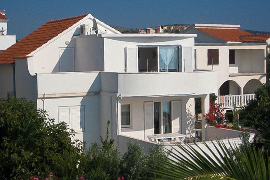 Hus / Villa i Rogoznica, på en sandstrand med utsikt over havet, for salg
