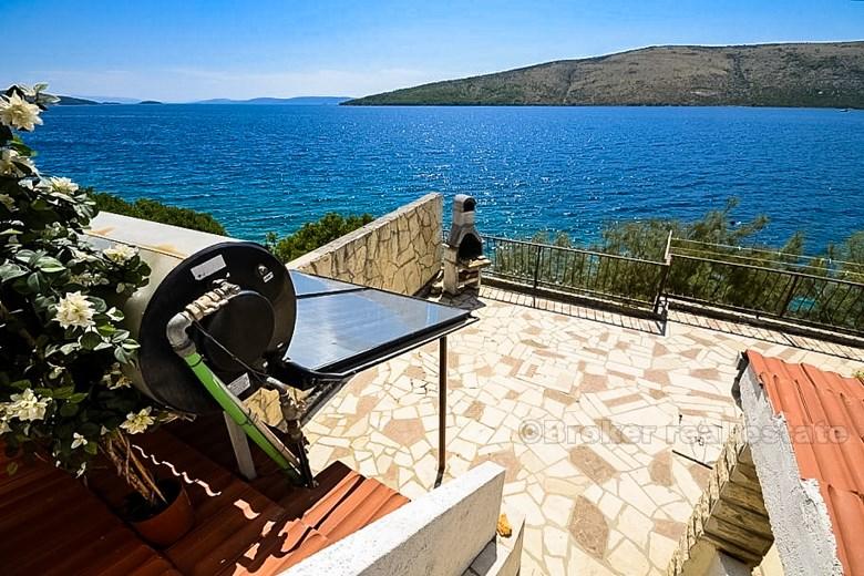 Maison / Villa, Propriété dans la première rangée de la mer avec plage privée, à vendre