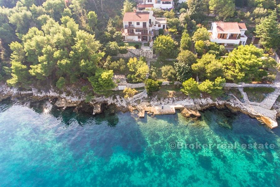 Maison / Villa, Maison spacieuse première rangée à la mer, à vendre