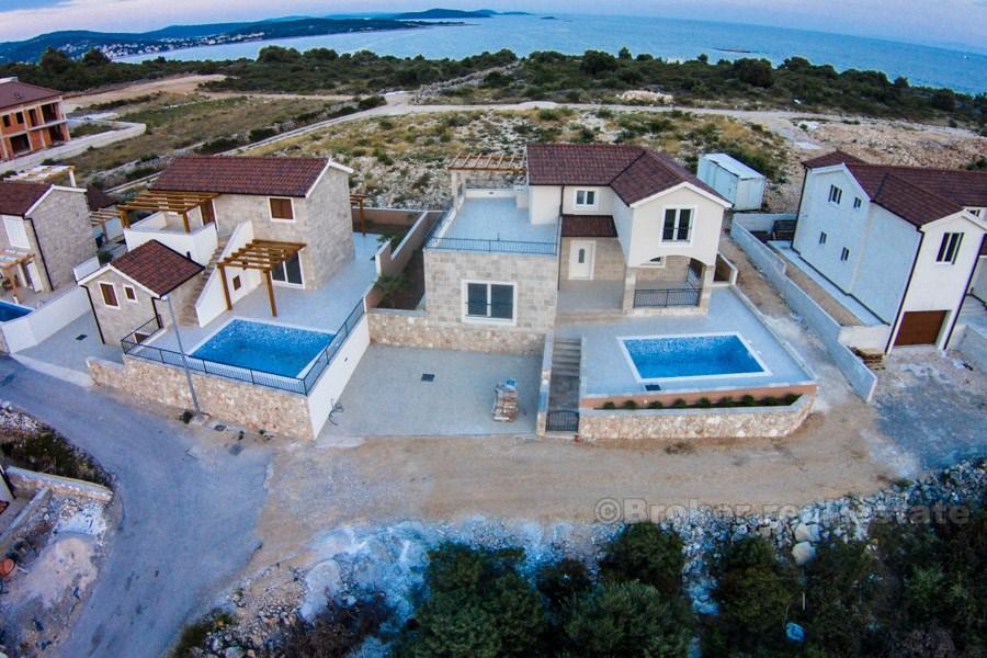 Дом / Вилла с бассейном, с видом на море, на продажу
