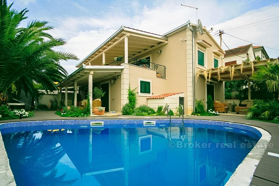 Maison / Villa sur Ciovo, résidence de standing, front de mer avec piscine, à vendre