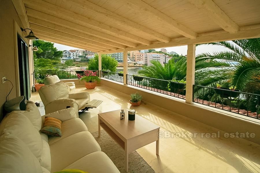 Maison / Villa sur Ciovo, résidence de standing, front de mer avec piscine, à vendre