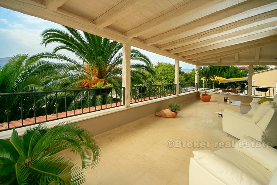Maison / Villa sur Ciovo, résidence de standing, front de mer avec piscine, à vendre