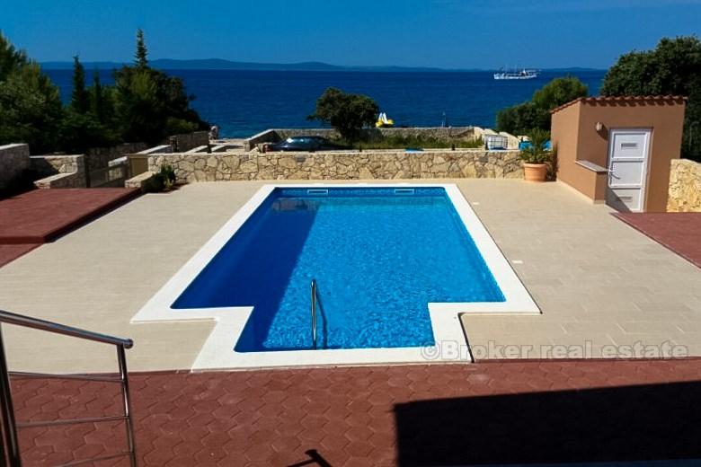 Maison / Villa sur l'île Vir avec une piscine, une nouvelle construction, front de mer, en vente