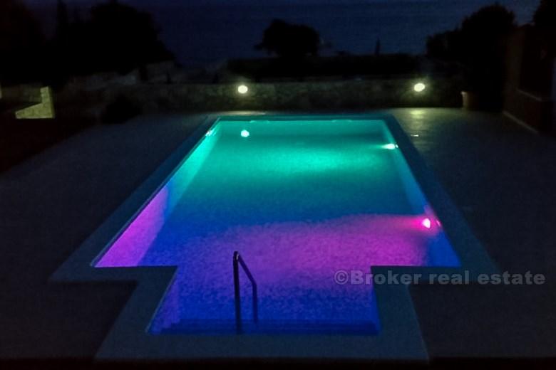 Maison / Villa sur l'île Vir avec une piscine, une nouvelle construction, front de mer, en vente