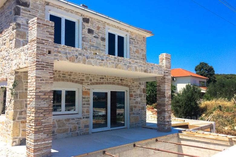 Maison / Villa sur l'île de Ugljan, front de mer, en vente
