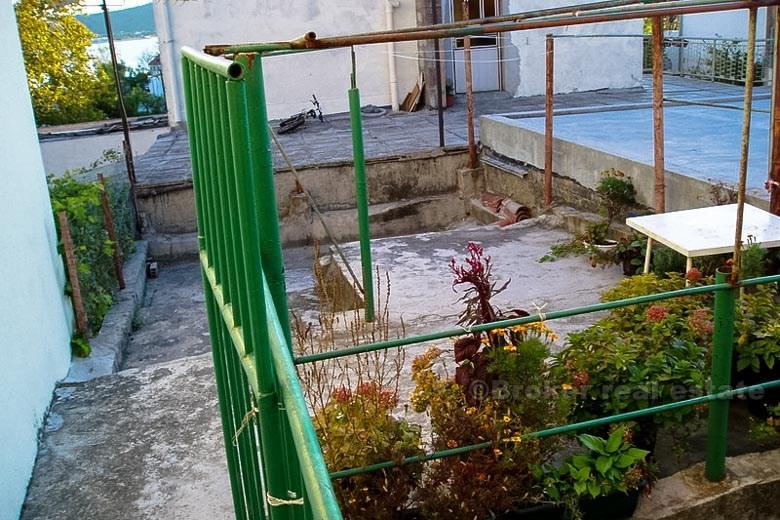 Maison en pierre à Kastela, à 50m de la mer, à vendre