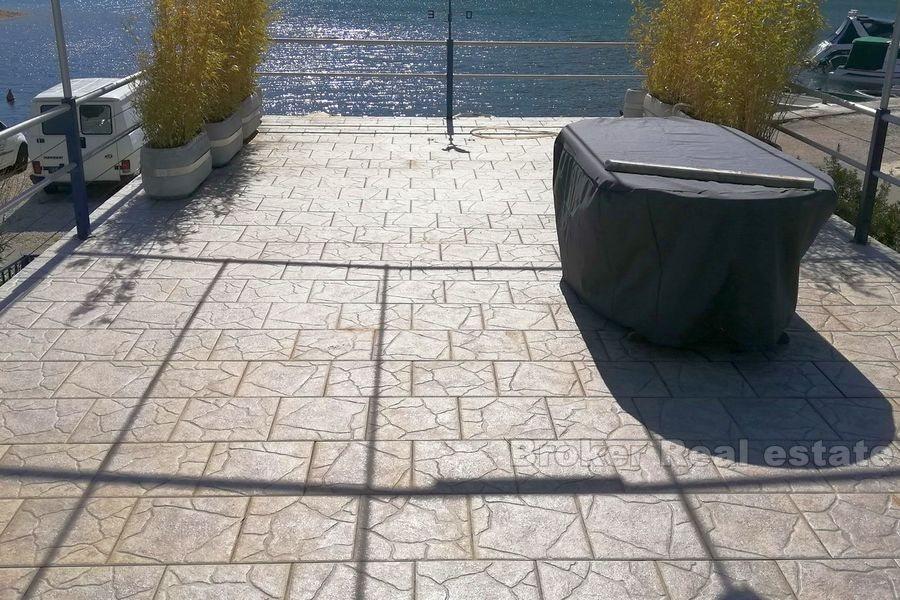 Seafront hus med båt kaj, til salgs