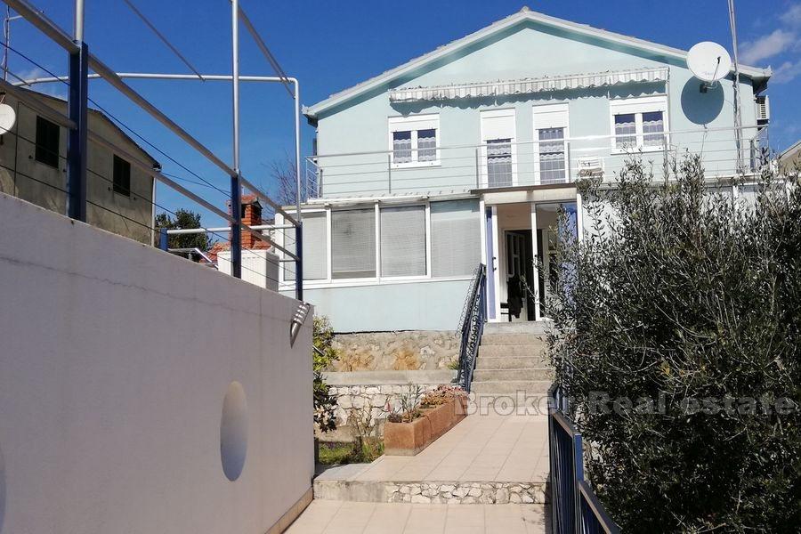 Seafront hus med båt kaj, til salgs