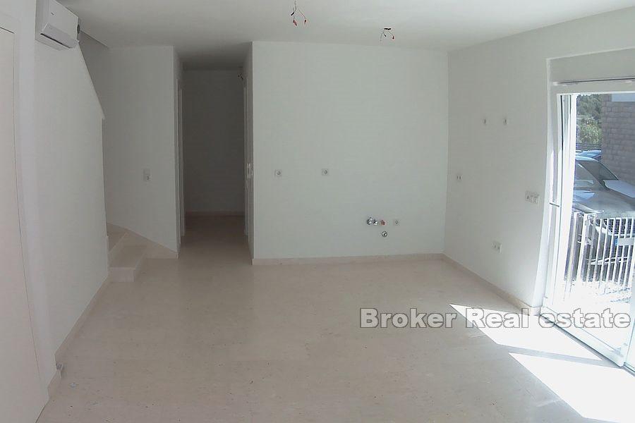 Apartament z widokiem na basen i morze