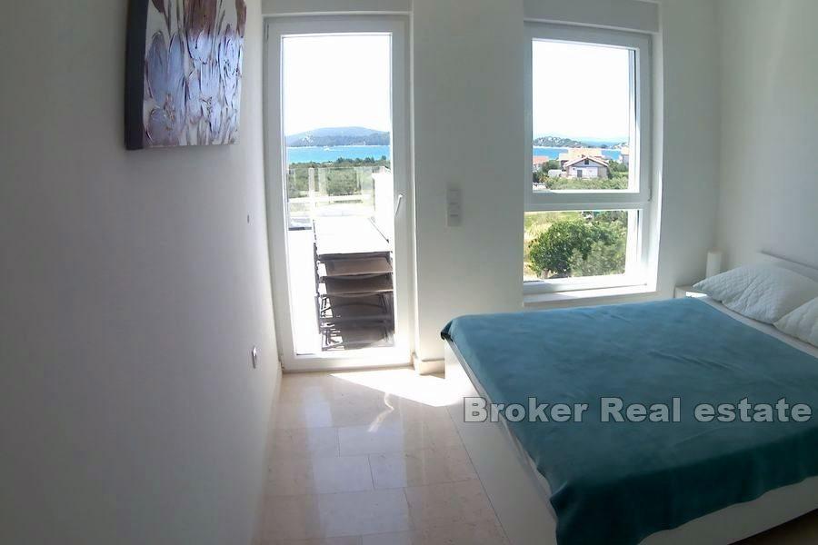 Penthouse mit Pool, Meerblick