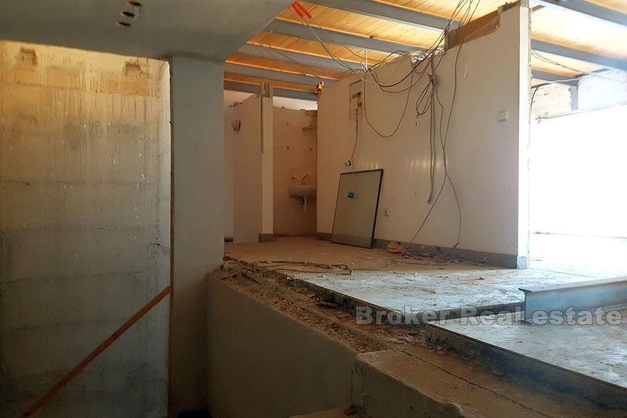 Poslovni prostor na tri etaže