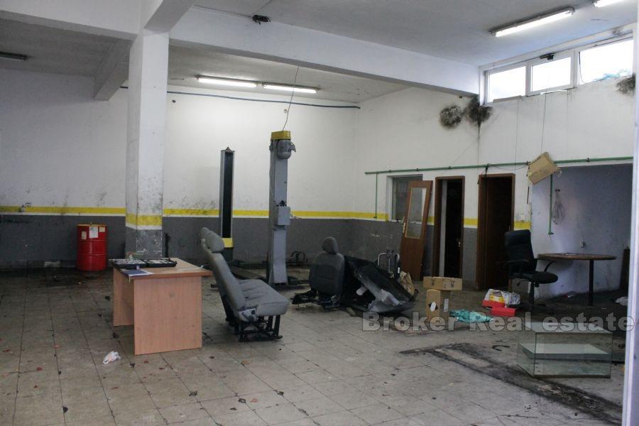 Local commercial de 400 m2, quartier district Dragovode, à louer