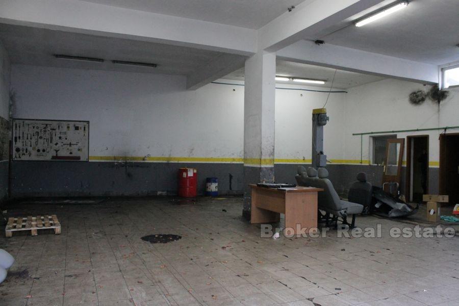 Local commercial de 400 m2, quartier district Dragovode, à louer