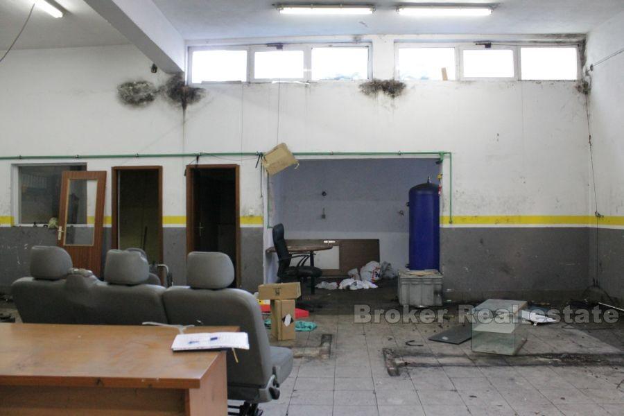 Local commercial de 400 m2, quartier district Dragovode, à louer