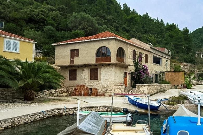 Hus / Villa, øya Korcula, som ligger ved sjøen, for salg