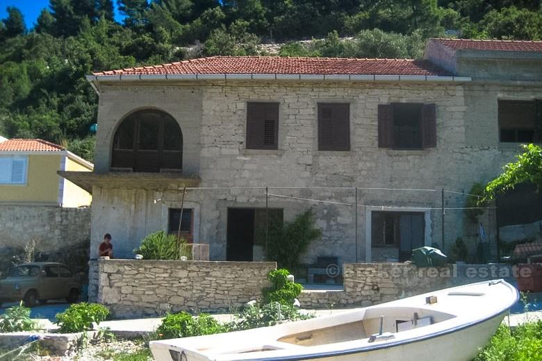 Hus / Villa, øya Korcula, som ligger ved sjøen, for salg