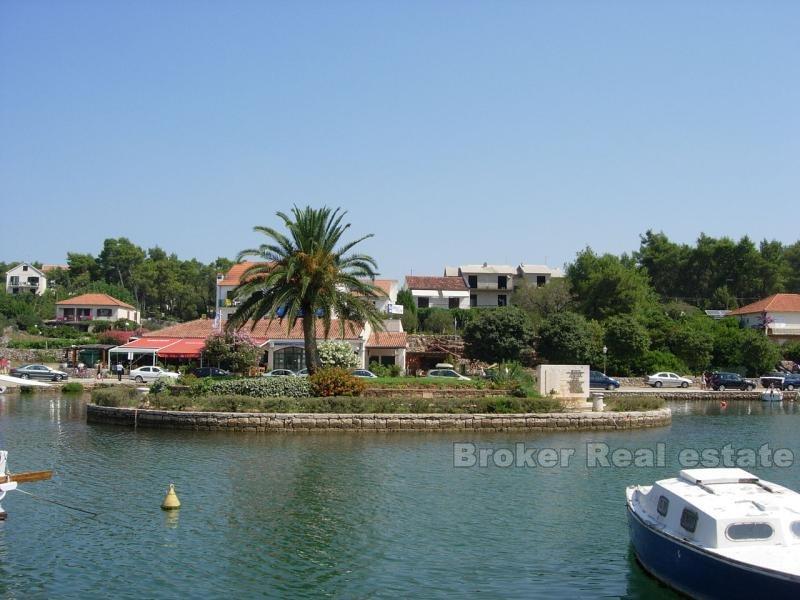 La maison / villa, située le long du front de mer, Vrboska, île de Hvar