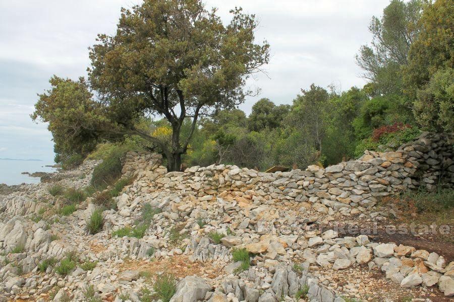 Terrain à bâtir première rangée à la mer, à vendre