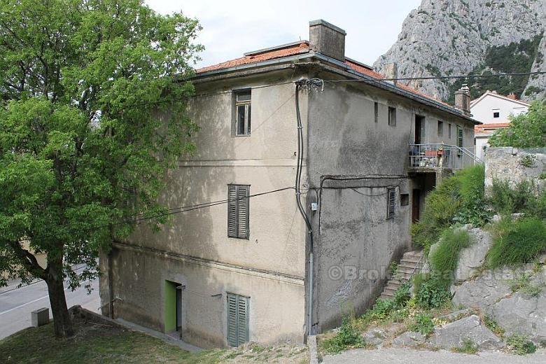 Casa / Villa, individuale, da ristrutturare, Omis