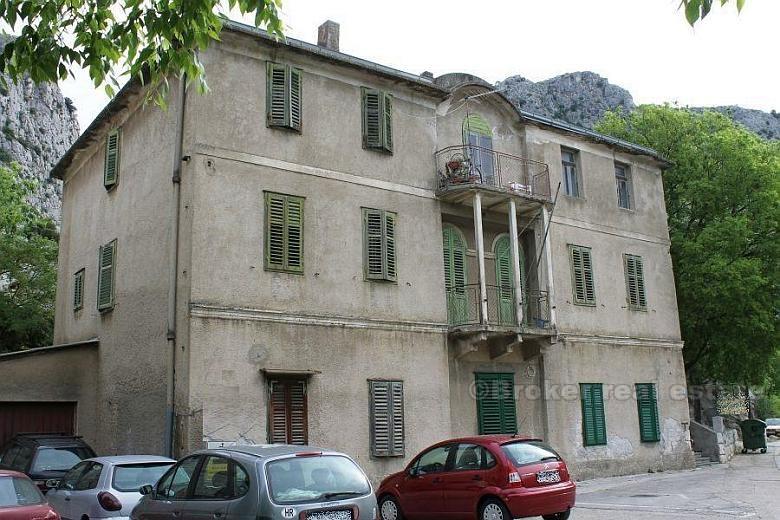 Casa / Villa, individuale, da ristrutturare, Omis