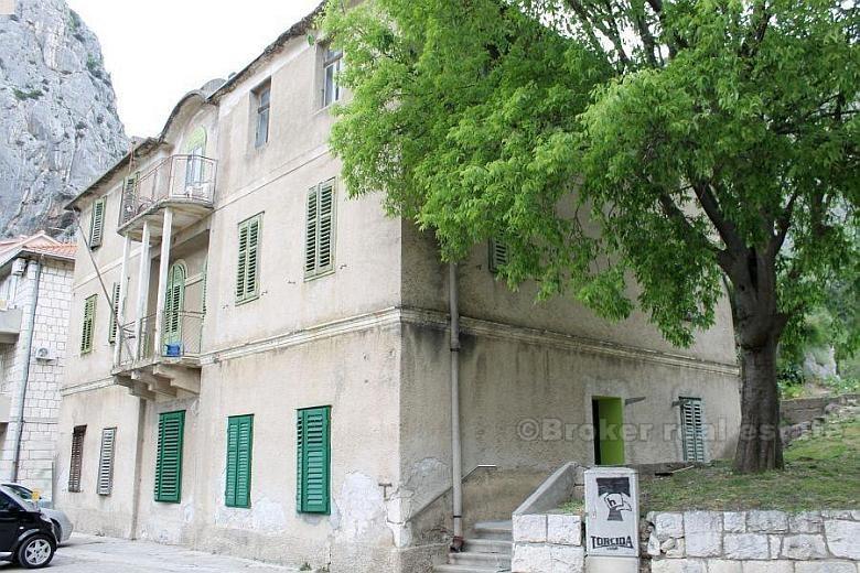 Casa / Villa, individuale, da ristrutturare, Omis