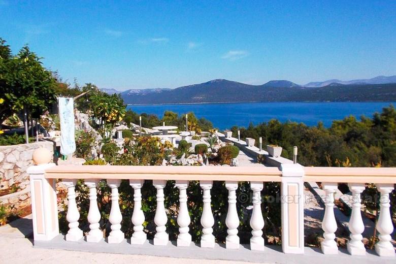 Das Haus / Villa, mit einem herrlichen Kaskade Garten, Meerblick