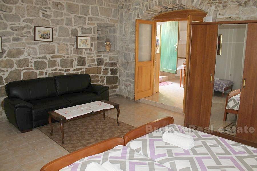 La maison / villa, sur trois étages, Split, centre