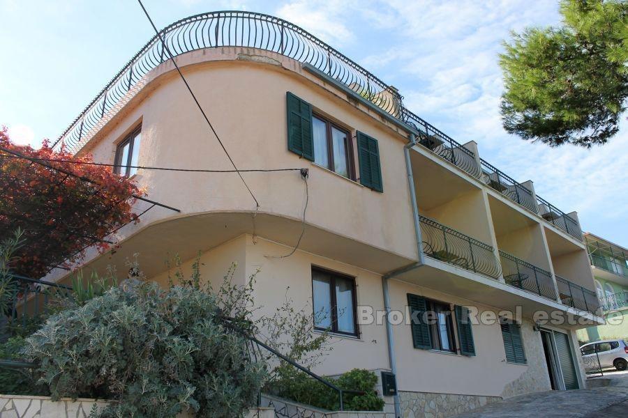 Dům / vila s 9 apartmány s výhledem na moře, na prodej