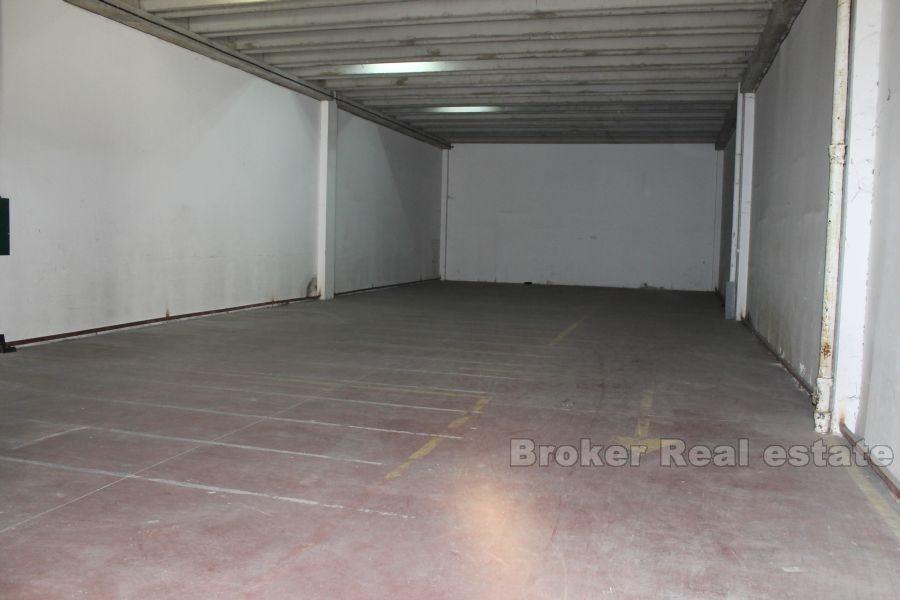 Espace de stockage sur la zone commerciale TTTS, superficie de 287 m2, à louer