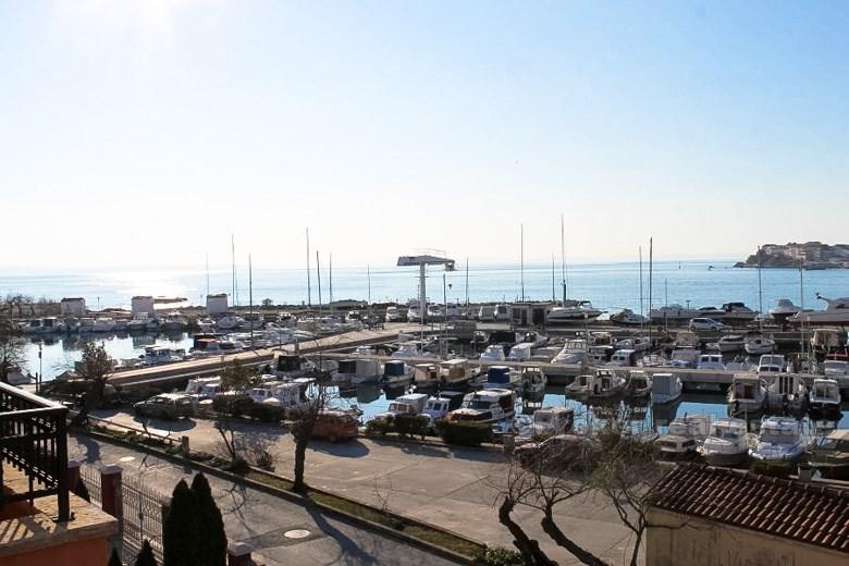 Apartment near Split, in a new building, seafront, on sale