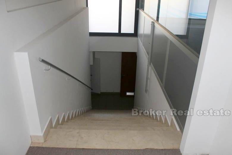 Excellent bureau sur deux étages, surface de 330 m2, à louer
