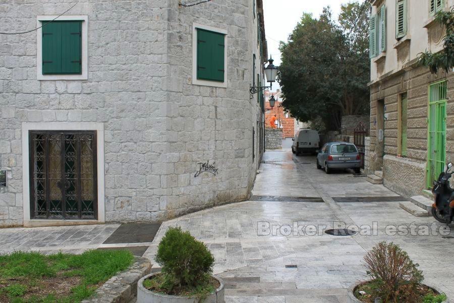 Espace de bureau de qualité de 45 m2, quartier de la ville de Radunica, à louer