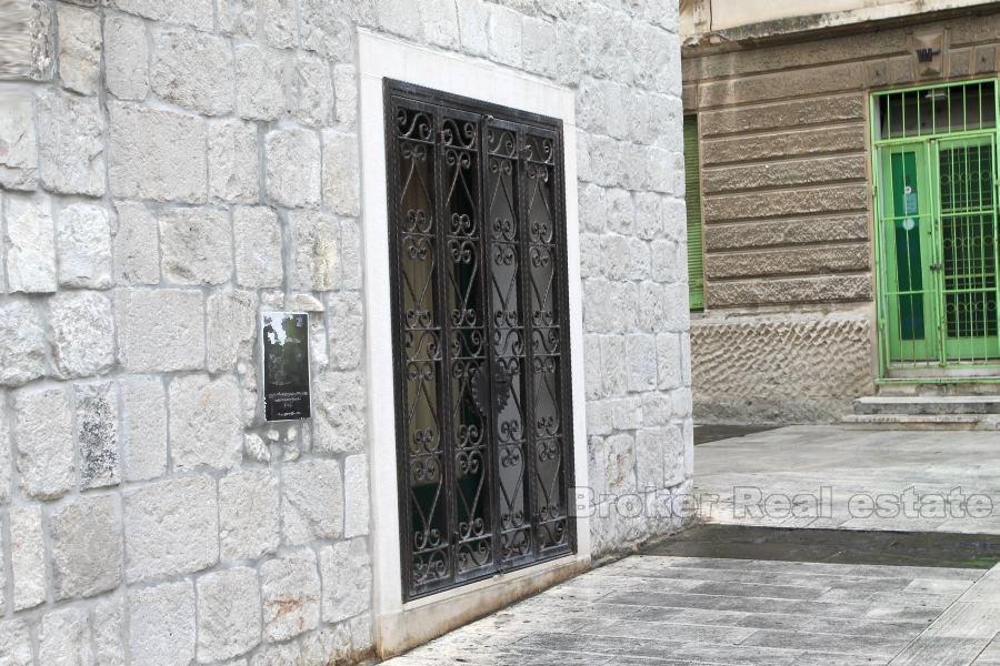 Espace de bureau de qualité de 45 m2, quartier de la ville de Radunica, à louer