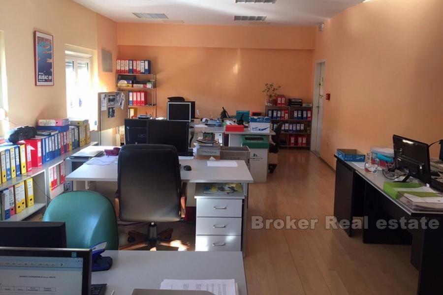 Edificio commerciale di 7280 m2, in vendita