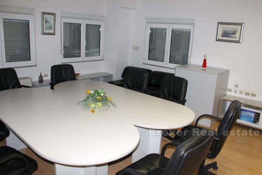 Edificio commerciale di 7280 m2, in vendita