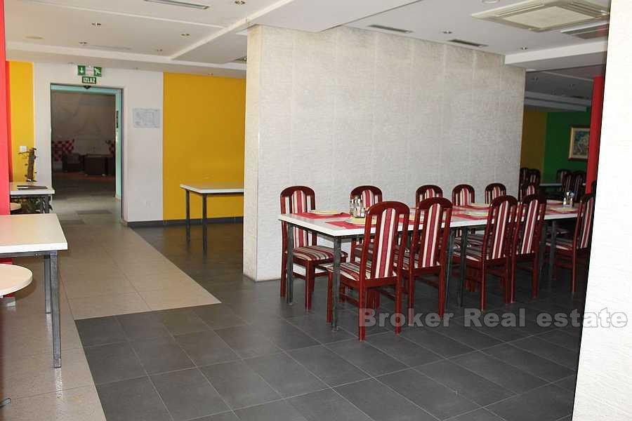 Espace commercial unique de 1000 m2, à louer