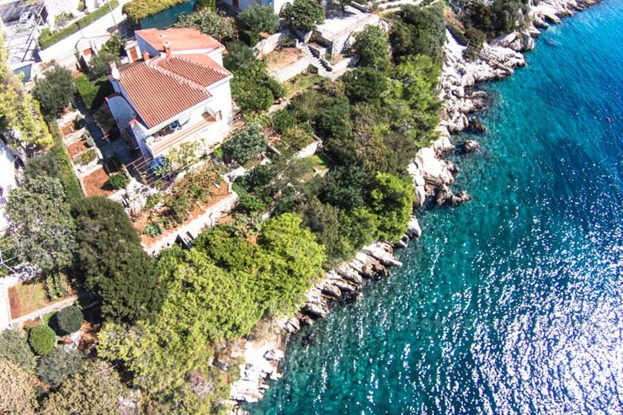 Villa unique dans la première rangée de la mer, à vendre