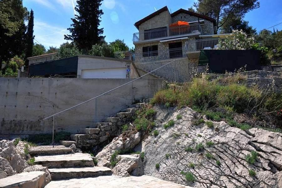 Samostojeća kuća u prvom redu do mora