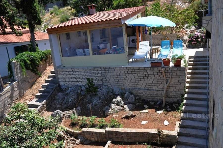 Samostojeća kuća u prvom redu do mora