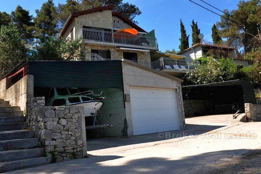 Samostojeća kuća u prvom redu do mora