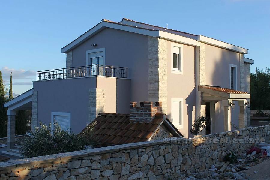Samostatná vila s bazénem, k prodeji